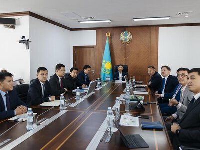 Аким Атырауской области Болат Акчулаков провёл совещание по вопросам комплексного развития благоустройства города Атырау