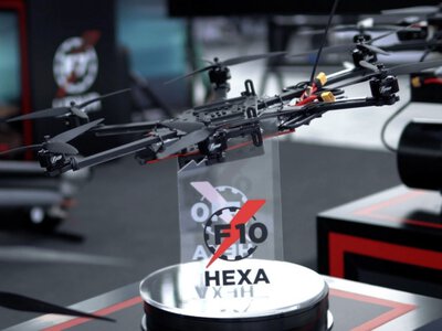 Первые украинские FPV-дроны уже в США: американских военных готовят к работе с F10