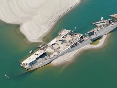 Из-за засухи на Дунае в Сербии из воды снова появился затонувший нацистский военный корабль