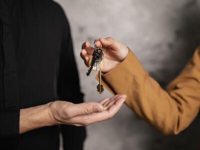 Продавец может об этом не сказать: как проверить, находится ли квартира в залоге