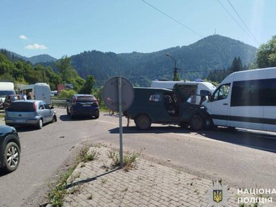 На Закарпатье в результате масштабного ДТП пострадали более 10 человек, среди них – дети 