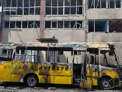 Автобус сгорел дотла: появились новые фото последствий атаки на Николаев