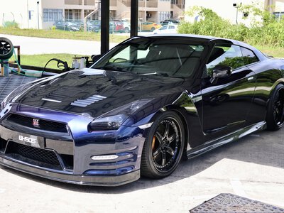 Nissan GT-R проти камер: водій знищив три, але потрапив у кадр четвертої