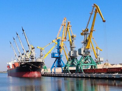 Враг дважды атаковал портовую инфраструктуру в Николаеве: повреждены два судна