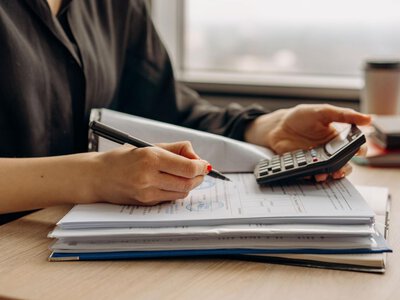 Кто должен платить ЕСВ в 2026 году: правила, льготы и штрафы