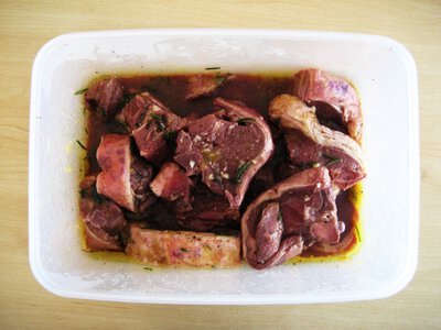 Що станеться з м'ясом, якщо замаринувати його в чаї