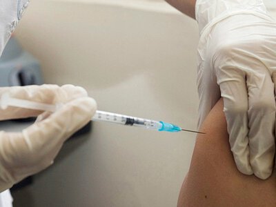  Почему девочкам важно сделать прививку от ВПЧ, объяснили врачи 