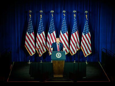 Трамп заявил о возобновлении переговоров с Ираном в понедельник