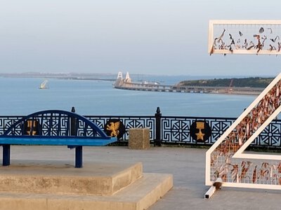 Ночью в Крыму раздавались взрывы, в Керчи возникли пожары – соцсети