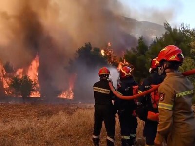 В Греции во время ликвидации масштабного пожара разбились два вертолета: есть погибшие