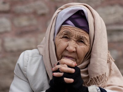 Чому пересаджувати рослину «про запас» у великий горщик шкідливо