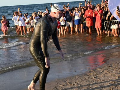 Первым переплыл Балтийское море без единой остановки: поляк установил исторический рекорд