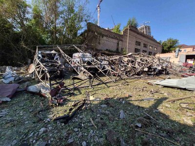 В Киеве в результате вражеского обстрела были уничтожены машины скорой помощи