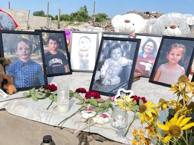 В Радушном простились с пятью членами семьи Вороновых: сотни людей пришли на похороны