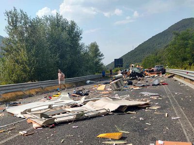 В Италии в ДТП с участием автобуса и легковых автомобилей погибли шесть человек, 30 пострадали