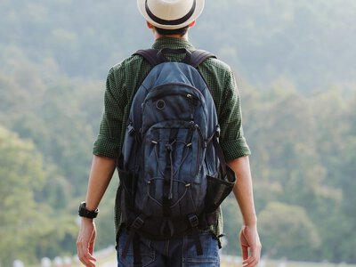27 образов из 9 вещей: интересный способ упаковки одежды, который помогает путешествовать без чемодана