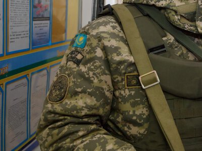  Военнослужащий выпал из окна в Конаеве 