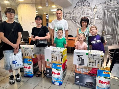 Эвакуированные жители Дружковской громады в Кропивницком получили бытовую технику от благотворителей