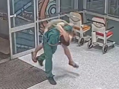 Сюжет боевика в больнице: медик с навыками джиу-джитсу самостоятельно задержал нападающего
