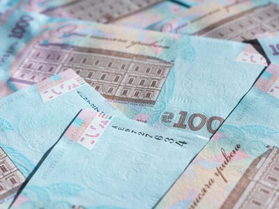 Не по возрасту и не за стаж: кому начисляют еще 1 290 гривен к пенсии