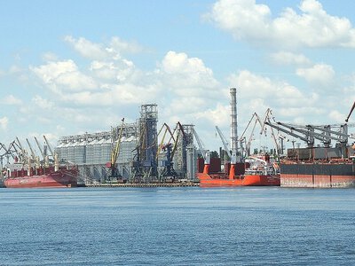 Атака по Николаевскому району: пострадала портовая инфраструктура, повреждены два судна