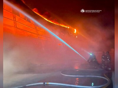Под Днепром вспыхнул масштабный пожар: россияне ударили по складам с продуктами