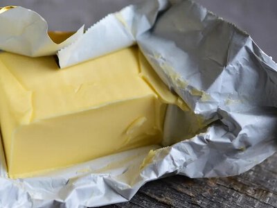 Какое сливочное масло вкуснее и полезнее – 72,5% или 82,5%: что следует знать покупателям