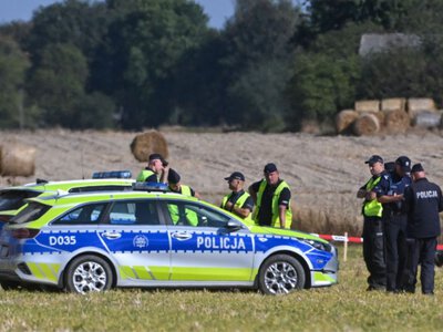 Увидел странный объект на поле: в Польше фермер обнаружил обломки неизвестного дрона
