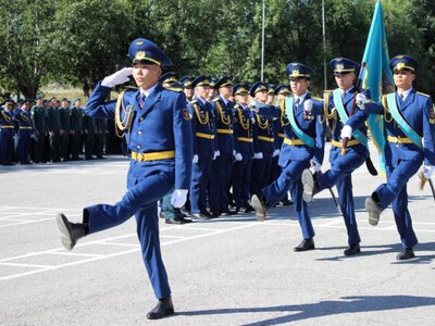  Офицерские погоны получили 12 военных медиков 