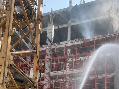  Восьмой этаж строящегося здания загорелся в Шымкенте 