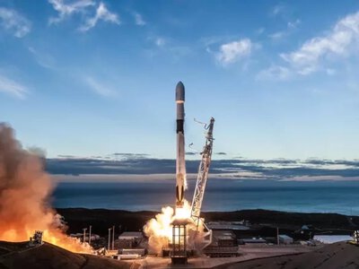 Falcon 9 врежется в Луну: как SpaceX случайно создаст научную лабораторию в кратере Эйнштейна