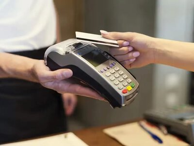 За переводы берется ИИ: 16 новых причин, из-за которых банки теперь будут блокировать платежи