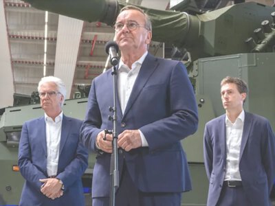 Писториус мог случайно подтвердить передачу Украине самых современных гаубиц RCH-155 – Bild
