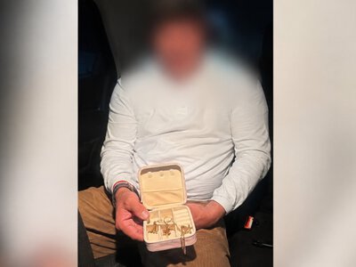  Родственник дважды вынес золото из дома в Уральске 