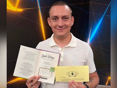 Джоан Роулинг отправила письмо и книгу с автографом защитнику Мариуполя, который более четырёх лет провёл в российском плену