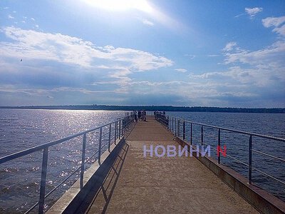 В Николаеве пьяный начал стрелять на пляже на Намыве: ранена женщина, стрелка задержали горожане