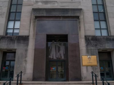 Голос Америки возобновляет работу украинской редакции и возвращает часть сотрудников