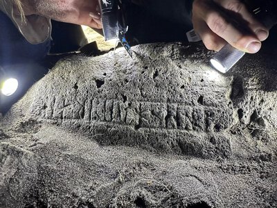 Рунический камень нашли в средневековой часовне: никто не ожидал такой находки (фото)