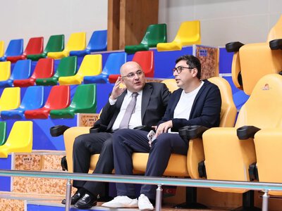 Nazir qadınlardan ibarət millinin məşqində iştirak etdi