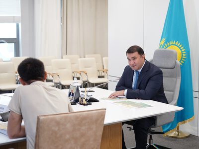 АКИМ ОБЛАСТИ НУРАЛХАН КУШЕРОВ ЛИЧНО ПРИНЯЛ ЖИТЕЛЯ КЕНТАУ И РАЗЪЯСНИЛ ПУТИ РЕШЕНИЯ ЕГО ПРОБЛЕМЫ