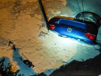 В Одессе автомобиль провалился под землю прямо во время движения