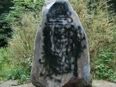  В Польше вандалы повредили украинский мемориал: реакция посольства 