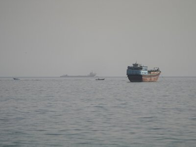 Возле нефтяного танкера в Ормузском проливе произошли два взрыва – UKMTO