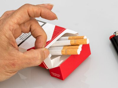 Россия уничтожила склады двух табачных гигантов: возникнет ли дефицит сигарет в Украине