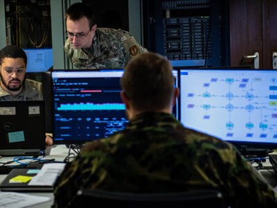 Чрезвычайно высокое число: американские кибервойска столкнулись с волной самоубийств, — Bloomberg