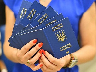 Украинцам за границей упростили оформление паспорта