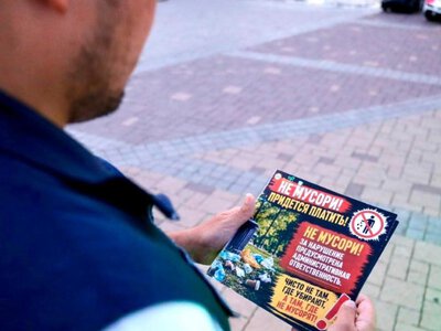  В столичном парке напомнили жителям о правилах чистоты 
