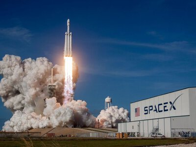 SpaceX устояла после волны распродаж: акции перешли к росту