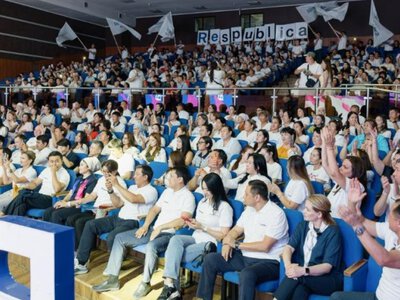  Respublica встретилась в Шымкенте с трудовыми коллективами и сторонниками партии 