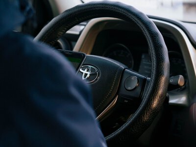  Toyota без госномеров остановили после опасного нарушения на трассе 